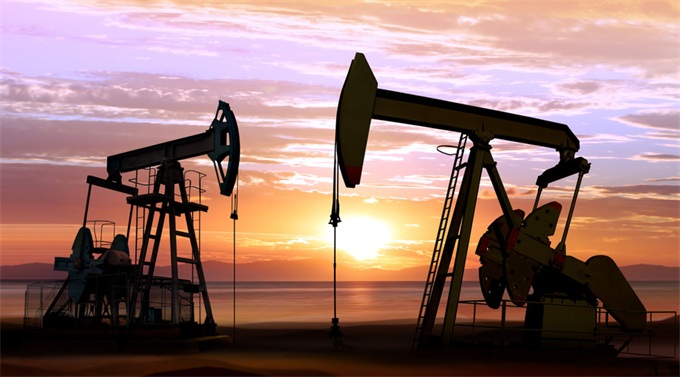 美国原油日产量预估下调10万桶
