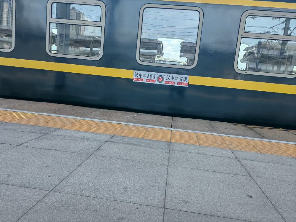 K261次列车爱心接力全程护航，铁路“小服务”温暖独行重点旅客