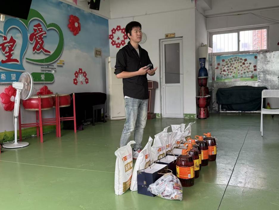 爱心汇聚，传递温暖——济南闪电救援队国庆暖心行动